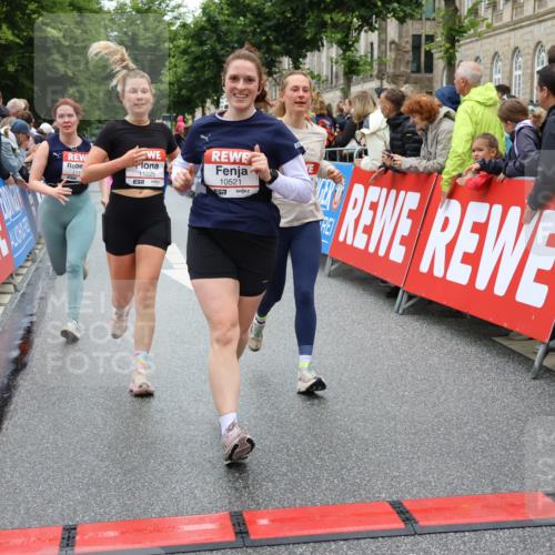 14.06.2026 - REWE Women's Run Strokosch-Dieckow http://msf.ph/oto/9783386 14.06.2026 10:01:58 Ziel 10320, 10431, 10453, 10521, 10817, 10831, 11038, 11039, 11041, 11075, 11078, 11139, 11180, 11225, 11285, 11506 meine-sportfotos.de