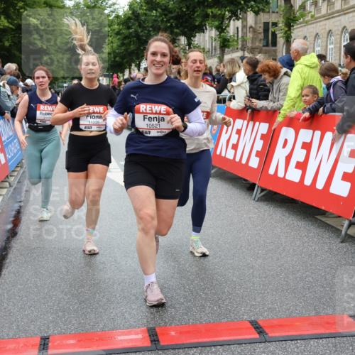 14.06.2026 - REWE Women's Run Strokosch-Dieckow http://msf.ph/oto/9783395 14.06.2026 10:01:58 Ziel 10320, 10431, 10453, 10521, 10817, 10831, 11038, 11039, 11041, 11075, 11078, 11139, 11180, 11225, 11285, 11506 meine-sportfotos.de