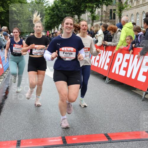 14.06.2026 - REWE Women's Run Strokosch-Dieckow http://msf.ph/oto/9783404 14.06.2026 10:01:58 Ziel 10320, 10431, 10453, 10521, 10817, 10831, 11038, 11039, 11041, 11075, 11078, 11139, 11180, 11225, 11285, 11506 meine-sportfotos.de