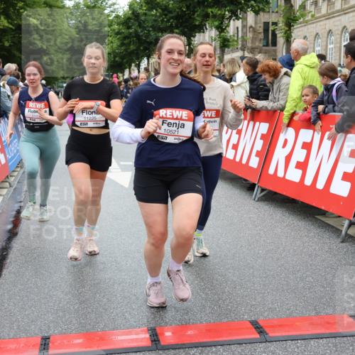 14.06.2026 - REWE Women's Run Strokosch-Dieckow http://msf.ph/oto/9783413 14.06.2026 10:01:58 Ziel 10320, 10431, 10453, 10521, 10817, 10831, 11038, 11039, 11041, 11075, 11078, 11139, 11180, 11225, 11285, 11506 meine-sportfotos.de