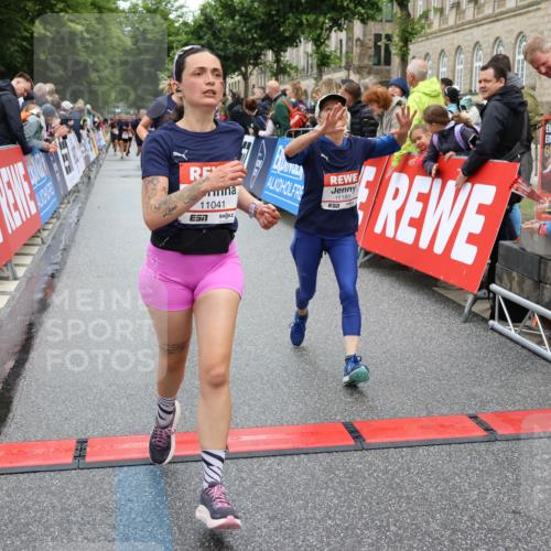 14.06.2026 - REWE Women's Run Strokosch-Dieckow http://msf.ph/oto/9783523 14.06.2026 10:02:02 Ziel 10431, 10521, 10817, 11038, 11039, 11041, 11139, 11180, 11225, 11285, 11506 meine-sportfotos.de