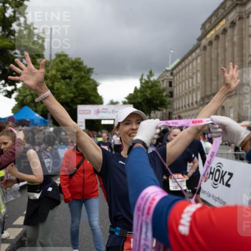14.06.2026 - REWE Women's Run Michael Strokosch http://msf.ph/oto/9783525 14.06.2026 09:52:17 Laufen 2, 4411 meine-sportfotos.de