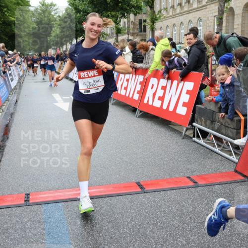 14.06.2026 - REWE Women's Run Strokosch-Dieckow http://msf.ph/oto/9783571 14.06.2026 10:02:03 Ziel 10431, 10521, 10817, 11038, 11039, 11041, 11139, 11162, 11180, 11225, 11285, 11506 meine-sportfotos.de