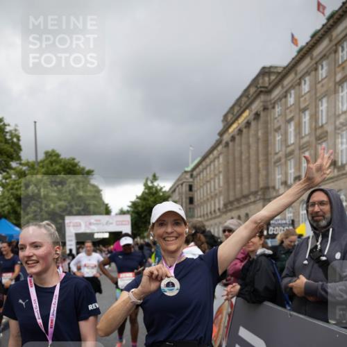 14.06.2026 - REWE Women's Run Michael Strokosch http://msf.ph/oto/9783583 14.06.2026 09:52:26 Laufen 10999, 10604, 34 meine-sportfotos.de
