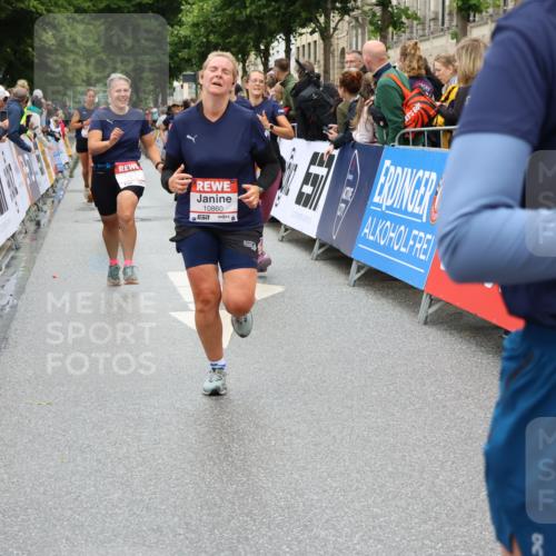 14.06.2026 - REWE Women's Run Strokosch-Dieckow http://msf.ph/oto/9783670 14.06.2026 10:02:08 Ziel 10132, 10817, 10860, 10967, 11041, 11162, 11180, 11506, 11511, 11514 meine-sportfotos.de