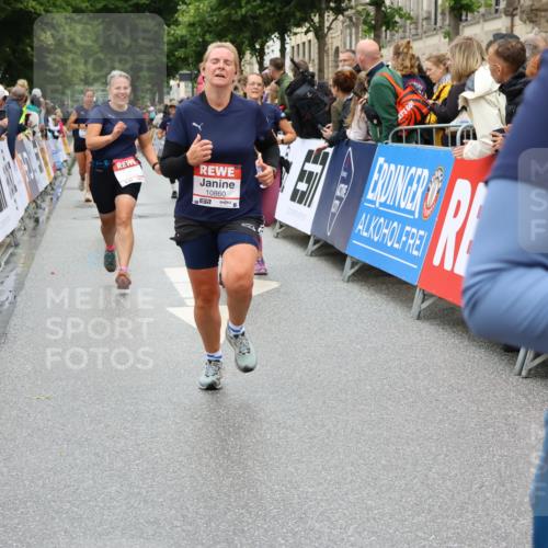 14.06.2026 - REWE Women's Run Strokosch-Dieckow http://msf.ph/oto/9783680 14.06.2026 10:02:08 Ziel 10132, 10817, 10860, 10967, 11041, 11162, 11180, 11506, 11511, 11514 meine-sportfotos.de