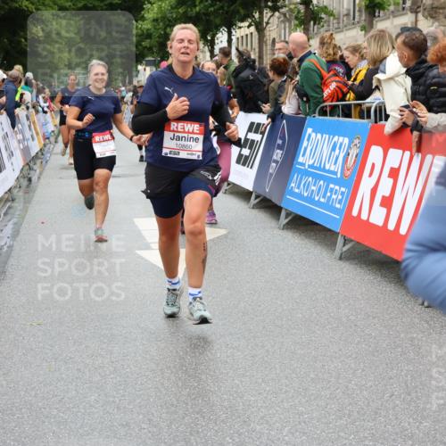 14.06.2026 - REWE Women's Run Strokosch-Dieckow http://msf.ph/oto/9783690 14.06.2026 10:02:08 Ziel 10132, 10817, 10860, 10967, 11041, 11162, 11180, 11506, 11511, 11514 meine-sportfotos.de