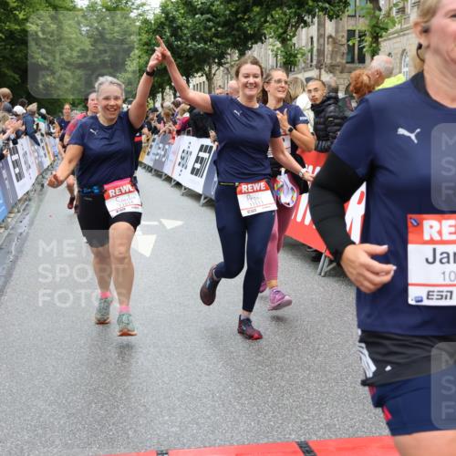 14.06.2026 - REWE Women's Run Strokosch-Dieckow http://msf.ph/oto/9783727 14.06.2026 10:02:10 Ziel 10132, 10177, 10860, 10967, 11162, 11180, 11506, 11511, 11514 meine-sportfotos.de