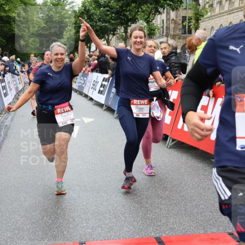 14.06.2026 - REWE Women's Run Strokosch-Dieckow http://msf.ph/oto/9783747 14.06.2026 10:02:10 Ziel 10132, 10177, 10860, 10967, 11162, 11180, 11506, 11511, 11514 meine-sportfotos.de