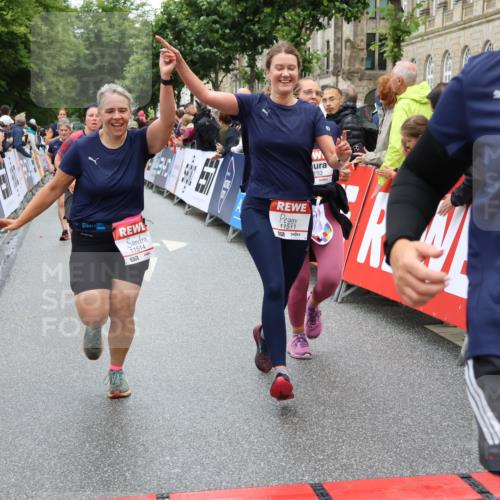 14.06.2026 - REWE Women's Run Strokosch-Dieckow http://msf.ph/oto/9783755 14.06.2026 10:02:10 Ziel 10132, 10177, 10860, 10967, 11162, 11180, 11506, 11511, 11514 meine-sportfotos.de
