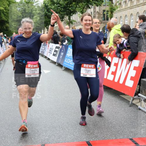 14.06.2026 - REWE Women's Run Strokosch-Dieckow http://msf.ph/oto/9783781 14.06.2026 10:02:10 Ziel 10132, 10177, 10860, 10967, 11162, 11180, 11506, 11511, 11514 meine-sportfotos.de