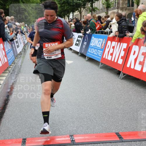 14.06.2026 - REWE Women's Run Strokosch-Dieckow http://msf.ph/oto/9783801 14.06.2026 10:02:12 Ziel 10132, 10177, 10251, 10340, 10860, 10967, 11162, 11511, 11514 meine-sportfotos.de