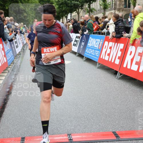 14.06.2026 - REWE Women's Run Strokosch-Dieckow http://msf.ph/oto/9783810 14.06.2026 10:02:12 Ziel 10132, 10177, 10251, 10340, 10860, 10967, 11162, 11511, 11514 meine-sportfotos.de