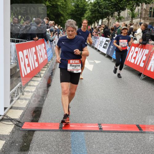 14.06.2026 - REWE Women's Run Strokosch-Dieckow http://msf.ph/oto/9783830 14.06.2026 10:02:14 Ziel 10132, 10177, 10251, 10340, 10860, 10967, 11162, 11511, 11512, 11513, 11514 meine-sportfotos.de