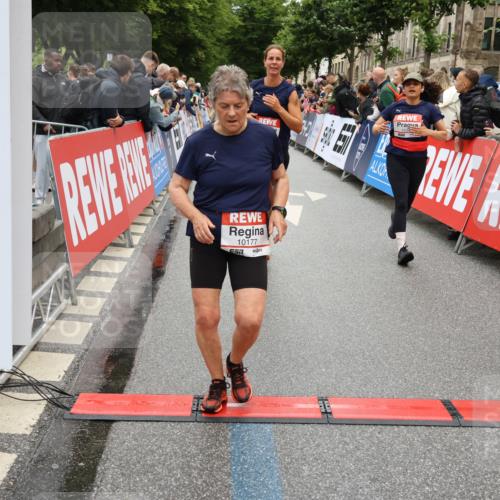 14.06.2026 - REWE Women's Run Strokosch-Dieckow http://msf.ph/oto/9783859 14.06.2026 10:02:14 Ziel 10132, 10177, 10251, 10340, 10860, 10967, 11162, 11511, 11512, 11513, 11514 meine-sportfotos.de