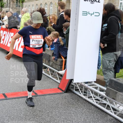 14.06.2026 - REWE Women's Run Strokosch-Dieckow http://msf.ph/oto/9783868 14.06.2026 10:02:16 Ziel 10132, 10177, 10251, 10340, 10860, 10967, 11511, 11512, 11513, 11514 meine-sportfotos.de