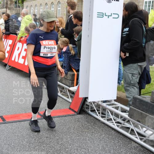 14.06.2026 - REWE Women's Run Strokosch-Dieckow http://msf.ph/oto/9783885 14.06.2026 10:02:16 Ziel 10132, 10177, 10251, 10340, 10860, 10967, 11511, 11512, 11513, 11514 meine-sportfotos.de