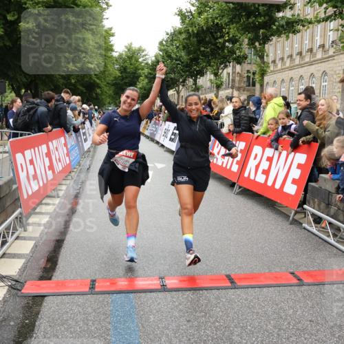 14.06.2026 - REWE Women's Run Strokosch-Dieckow http://msf.ph/oto/9783904 14.06.2026 10:02:18 Ziel 10132, 10177, 10251, 10340, 10967, 11511, 11512, 11513, 11514 meine-sportfotos.de