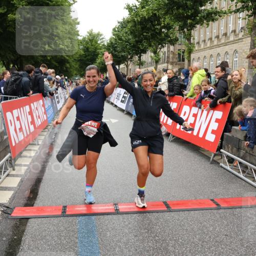 14.06.2026 - REWE Women's Run Strokosch-Dieckow http://msf.ph/oto/9783922 14.06.2026 10:02:18 Ziel 10132, 10177, 10251, 10340, 10967, 11511, 11512, 11513, 11514 meine-sportfotos.de