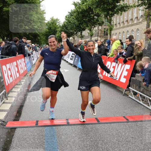 14.06.2026 - REWE Women's Run Strokosch-Dieckow http://msf.ph/oto/9783931 14.06.2026 10:02:18 Ziel 10132, 10177, 10251, 10340, 10967, 11511, 11512, 11513, 11514 meine-sportfotos.de