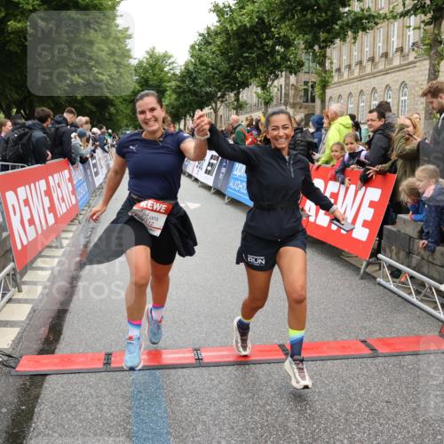 14.06.2026 - REWE Women's Run Strokosch-Dieckow http://msf.ph/oto/9783940 14.06.2026 10:02:18 Ziel 10132, 10177, 10251, 10340, 10967, 11511, 11512, 11513, 11514 meine-sportfotos.de