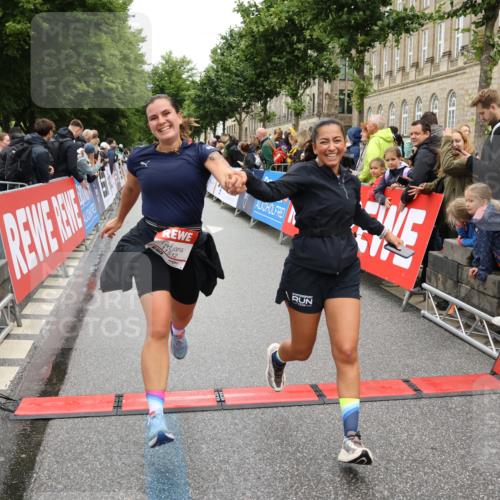 14.06.2026 - REWE Women's Run Strokosch-Dieckow http://msf.ph/oto/9783950 14.06.2026 10:02:18 Ziel 10132, 10177, 10251, 10340, 10967, 11511, 11512, 11513, 11514 meine-sportfotos.de