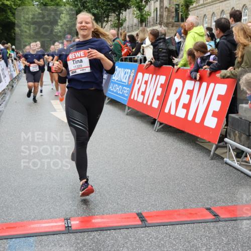 14.06.2026 - REWE Women's Run Strokosch-Dieckow http://msf.ph/oto/9783961 14.06.2026 10:02:23 Ziel 10251, 10340, 10622, 10733, 10772, 10904, 10945, 10946, 11032, 11191, 11329, 11512, 11513 meine-sportfotos.de