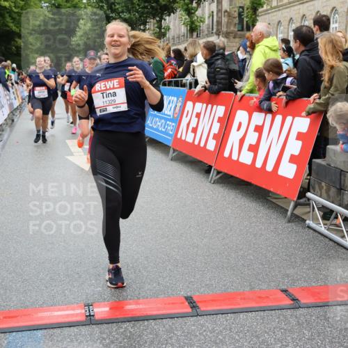 14.06.2026 - REWE Women's Run Strokosch-Dieckow http://msf.ph/oto/9783973 14.06.2026 10:02:24 Ziel 10622, 10733, 10772, 10904, 10945, 10946, 11032, 11191, 11329, 11512, 11513 meine-sportfotos.de