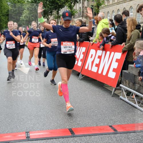 14.06.2026 - REWE Women's Run Strokosch-Dieckow http://msf.ph/oto/9784002 14.06.2026 10:02:25 Ziel 10622, 10733, 10772, 10904, 10945, 10946, 11032, 11191, 11329, 11512, 11513 meine-sportfotos.de