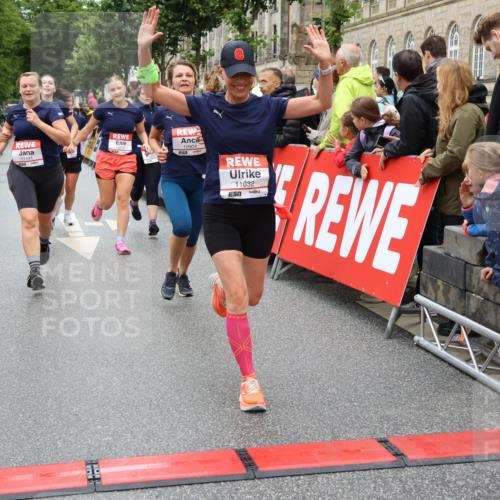 14.06.2026 - REWE Women's Run Strokosch-Dieckow http://msf.ph/oto/9784014 14.06.2026 10:02:25 Ziel 10622, 10733, 10772, 10904, 10945, 10946, 11032, 11191, 11329, 11512, 11513 meine-sportfotos.de