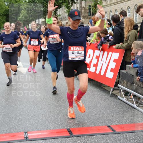 14.06.2026 - REWE Women's Run Strokosch-Dieckow http://msf.ph/oto/9784034 14.06.2026 10:02:25 Ziel 10622, 10733, 10772, 10904, 10945, 10946, 11032, 11191, 11329, 11512, 11513 meine-sportfotos.de