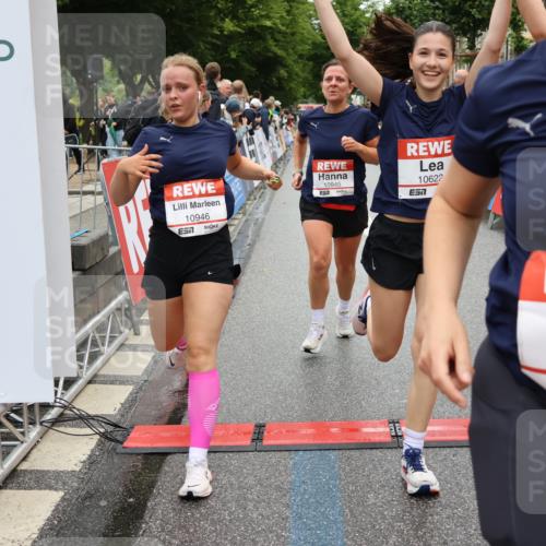 14.06.2026 - REWE Women's Run Strokosch-Dieckow http://msf.ph/oto/9784106 14.06.2026 10:02:27 Ziel 10622, 10733, 10772, 10904, 10945, 10946, 11032, 11191, 11329 meine-sportfotos.de