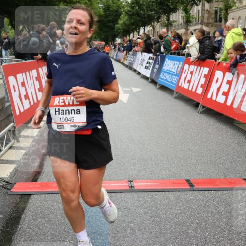 14.06.2026 - REWE Women's Run Strokosch-Dieckow http://msf.ph/oto/9784177 14.06.2026 10:02:28 Ziel 10622, 10733, 10772, 10904, 10945, 10946, 11032, 11191, 11329 meine-sportfotos.de