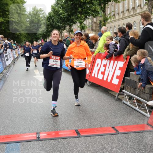 14.06.2026 - REWE Women's Run Strokosch-Dieckow http://msf.ph/oto/9784185 14.06.2026 10:02:40 Ziel 10261, 10617, 10780, 10932, 11102 meine-sportfotos.de