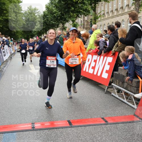14.06.2026 - REWE Women's Run Strokosch-Dieckow http://msf.ph/oto/9784195 14.06.2026 10:02:40 Ziel 10261, 10617, 10780, 10932, 11102 meine-sportfotos.de