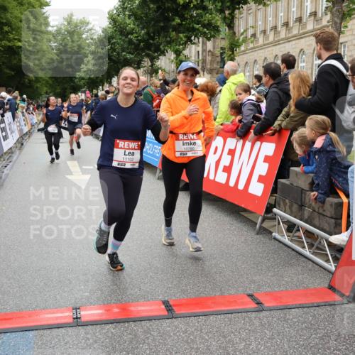 14.06.2026 - REWE Women's Run Strokosch-Dieckow http://msf.ph/oto/9784205 14.06.2026 10:02:40 Ziel 10261, 10617, 10780, 10932, 11102 meine-sportfotos.de