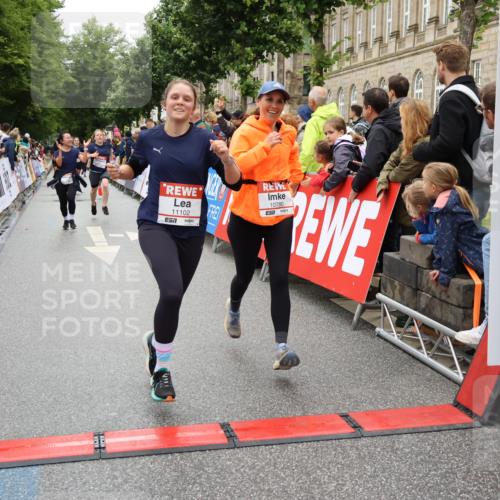 14.06.2026 - REWE Women's Run Strokosch-Dieckow http://msf.ph/oto/9784215 14.06.2026 10:02:40 Ziel 10261, 10617, 10780, 10932, 11102 meine-sportfotos.de