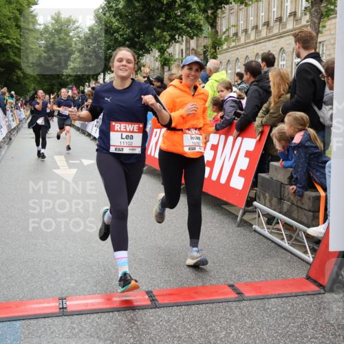 14.06.2026 - REWE Women's Run Strokosch-Dieckow http://msf.ph/oto/9784225 14.06.2026 10:02:40 Ziel 10261, 10617, 10780, 10932, 11102 meine-sportfotos.de