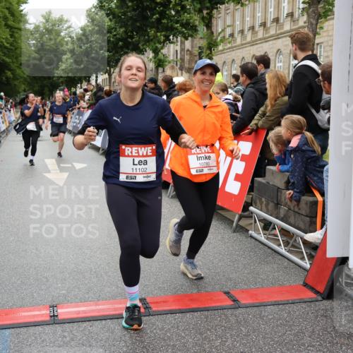 14.06.2026 - REWE Women's Run Strokosch-Dieckow http://msf.ph/oto/9784243 14.06.2026 10:02:40 Ziel 10261, 10617, 10780, 10932, 11102 meine-sportfotos.de