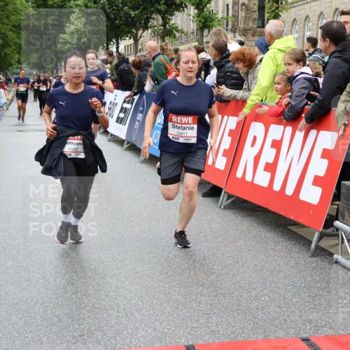 14.06.2026 - REWE Women's Run Strokosch-Dieckow http://msf.ph/oto/9784253 14.06.2026 10:02:42 Ziel 10261, 10617, 10780, 10932, 11102, 11448 meine-sportfotos.de