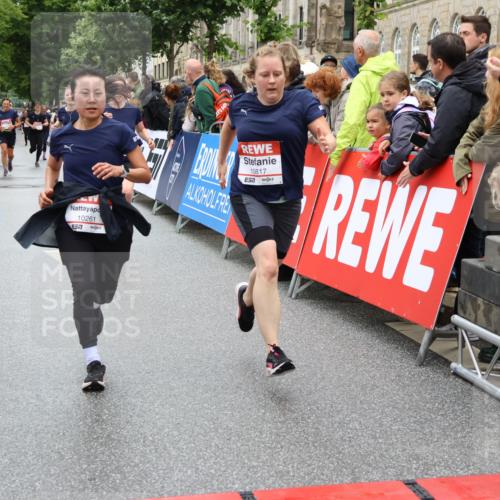 14.06.2026 - REWE Women's Run Strokosch-Dieckow http://msf.ph/oto/9784282 14.06.2026 10:02:43 Ziel 10261, 10617, 10780, 10932, 11102, 11448 meine-sportfotos.de