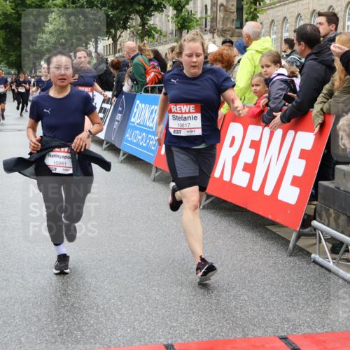 14.06.2026 - REWE Women's Run Strokosch-Dieckow http://msf.ph/oto/9784293 14.06.2026 10:02:43 Ziel 10261, 10617, 10780, 10932, 11102, 11448 meine-sportfotos.de