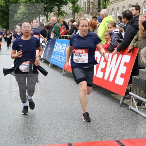 14.06.2026 - REWE Women's Run Strokosch-Dieckow http://msf.ph/oto/9784303 14.06.2026 10:02:43 Ziel 10261, 10617, 10780, 10932, 11102, 11448 meine-sportfotos.de