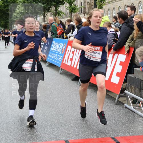 14.06.2026 - REWE Women's Run Strokosch-Dieckow http://msf.ph/oto/9784332 14.06.2026 10:02:43 Ziel 10261, 10617, 10780, 10932, 11102, 11448 meine-sportfotos.de
