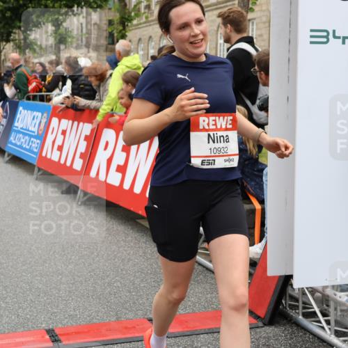 14.06.2026 - REWE Women's Run Strokosch-Dieckow http://msf.ph/oto/9784358 14.06.2026 10:02:45 Ziel 10261, 10617, 10780, 10932, 11102, 11448 meine-sportfotos.de