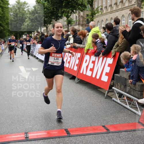 14.06.2026 - REWE Women's Run Strokosch-Dieckow http://msf.ph/oto/9784368 14.06.2026 10:02:46 Ziel 10181, 10261, 10617, 10780, 10932, 11102, 11201, 11448, 11469 meine-sportfotos.de