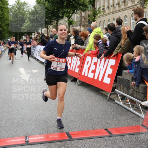 14.06.2026 - REWE Women's Run Strokosch-Dieckow http://msf.ph/oto/9784378 14.06.2026 10:02:46 Ziel 10181, 10261, 10617, 10780, 10932, 11102, 11201, 11448, 11469 meine-sportfotos.de