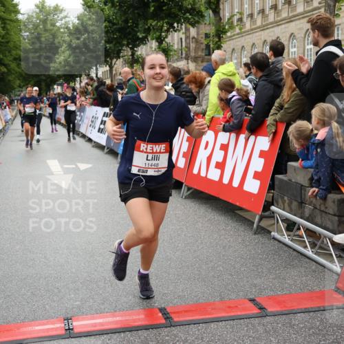 14.06.2026 - REWE Women's Run Strokosch-Dieckow http://msf.ph/oto/9784398 14.06.2026 10:02:46 Ziel 10181, 10261, 10617, 10780, 10932, 11102, 11201, 11448, 11469 meine-sportfotos.de