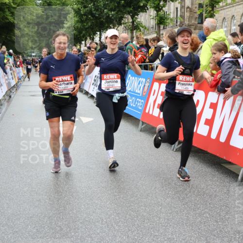 14.06.2026 - REWE Women's Run Strokosch-Dieckow http://msf.ph/oto/9784406 14.06.2026 10:02:49 Ziel 10181, 10261, 10617, 10932, 11110, 11201, 11448, 11469 meine-sportfotos.de