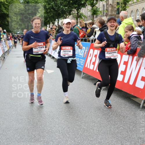 14.06.2026 - REWE Women's Run Strokosch-Dieckow http://msf.ph/oto/9784416 14.06.2026 10:02:49 Ziel 10181, 10261, 10617, 10932, 11110, 11201, 11448, 11469 meine-sportfotos.de